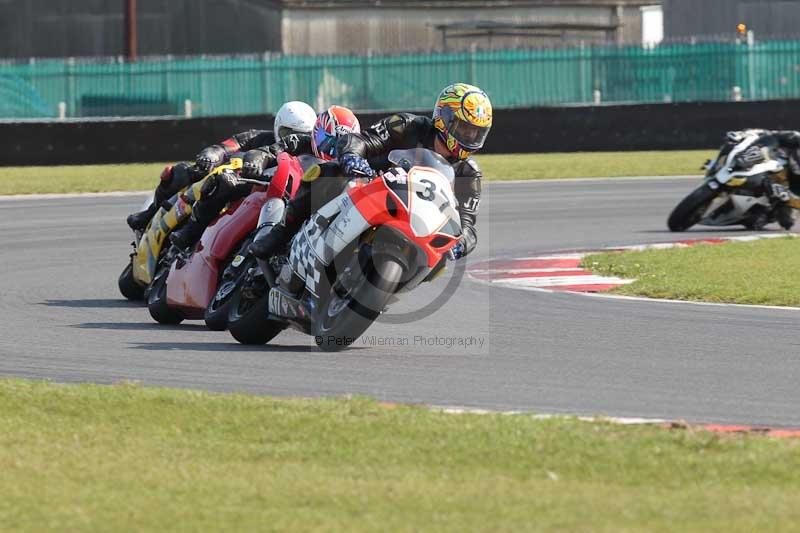 Motorcycle action photographs;Trackday digital images;event digital images;eventdigitalimages;no limits trackday;peter wileman photography;snetterton;snetterton circuit norfolk;snetterton photographs;trackday;trackday photos