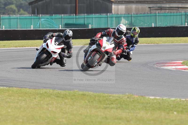 Motorcycle action photographs;Trackday digital images;event digital images;eventdigitalimages;no limits trackday;peter wileman photography;snetterton;snetterton circuit norfolk;snetterton photographs;trackday;trackday photos