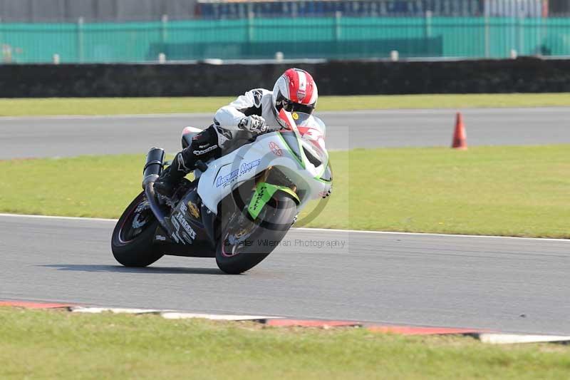 Motorcycle action photographs;Trackday digital images;event digital images;eventdigitalimages;no limits trackday;peter wileman photography;snetterton;snetterton circuit norfolk;snetterton photographs;trackday;trackday photos