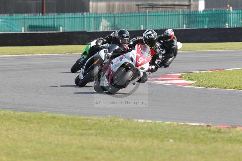 Motorcycle action photographs;Trackday digital images;event digital images;eventdigitalimages;no limits trackday;peter wileman photography;snetterton;snetterton circuit norfolk;snetterton photographs;trackday;trackday photos
