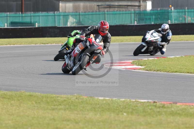 Motorcycle action photographs;Trackday digital images;event digital images;eventdigitalimages;no limits trackday;peter wileman photography;snetterton;snetterton circuit norfolk;snetterton photographs;trackday;trackday photos