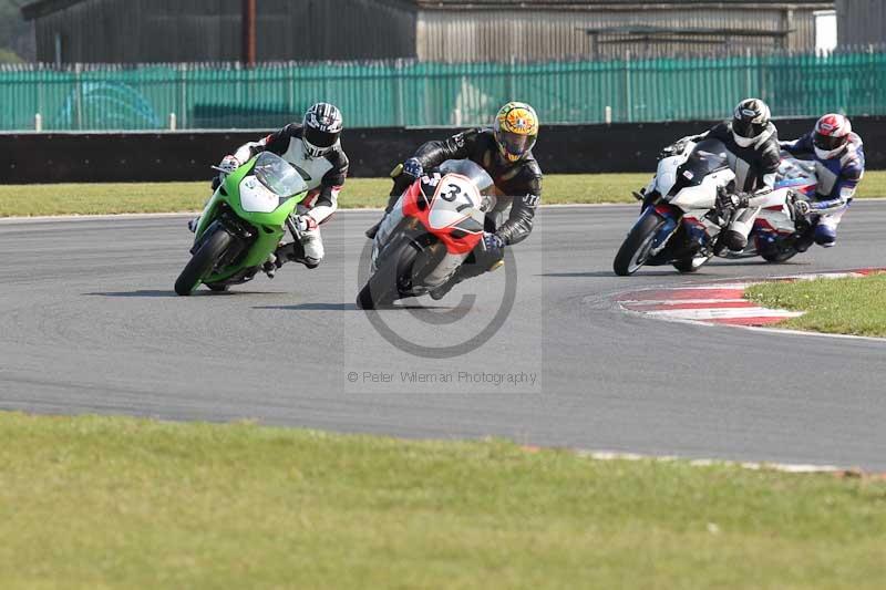 Motorcycle action photographs;Trackday digital images;event digital images;eventdigitalimages;no limits trackday;peter wileman photography;snetterton;snetterton circuit norfolk;snetterton photographs;trackday;trackday photos