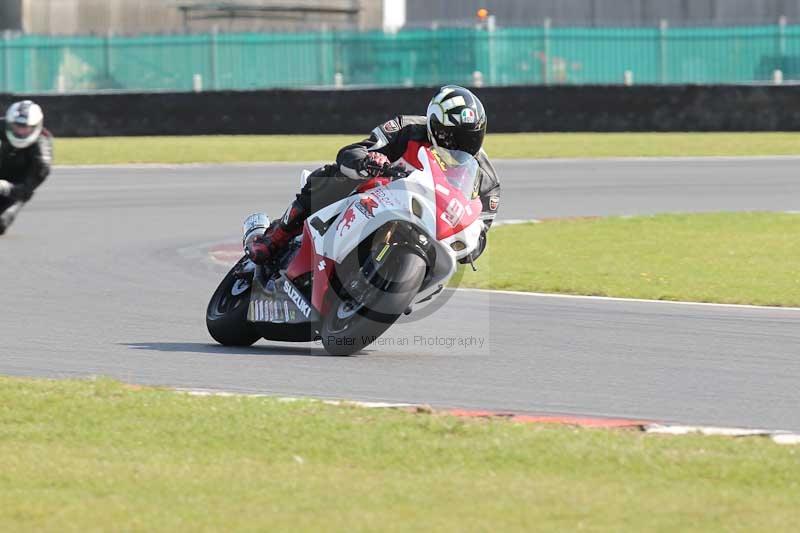 Motorcycle action photographs;Trackday digital images;event digital images;eventdigitalimages;no limits trackday;peter wileman photography;snetterton;snetterton circuit norfolk;snetterton photographs;trackday;trackday photos