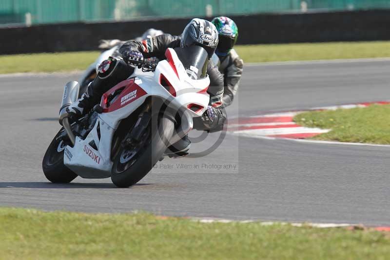 Motorcycle action photographs;Trackday digital images;event digital images;eventdigitalimages;no limits trackday;peter wileman photography;snetterton;snetterton circuit norfolk;snetterton photographs;trackday;trackday photos
