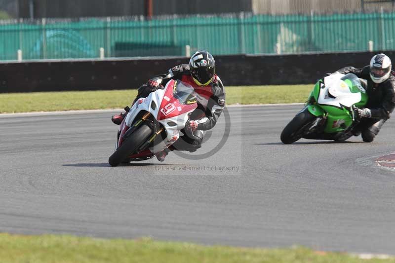 Motorcycle action photographs;Trackday digital images;event digital images;eventdigitalimages;no limits trackday;peter wileman photography;snetterton;snetterton circuit norfolk;snetterton photographs;trackday;trackday photos