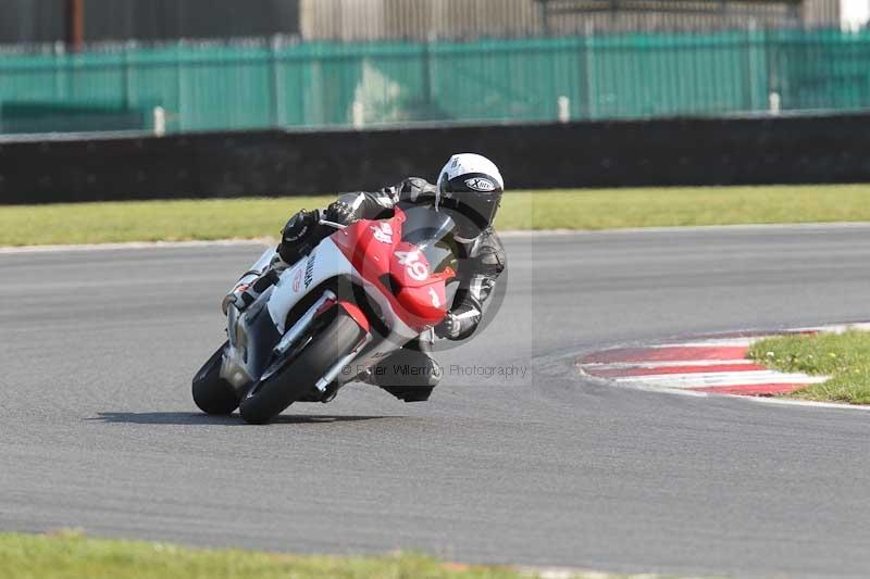 Motorcycle action photographs;Trackday digital images;event digital images;eventdigitalimages;no limits trackday;peter wileman photography;snetterton;snetterton circuit norfolk;snetterton photographs;trackday;trackday photos