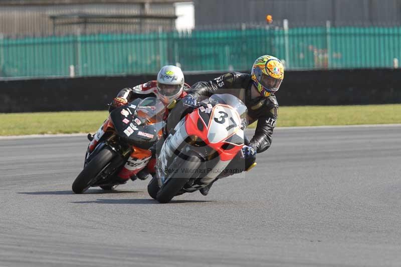 Motorcycle action photographs;Trackday digital images;event digital images;eventdigitalimages;no limits trackday;peter wileman photography;snetterton;snetterton circuit norfolk;snetterton photographs;trackday;trackday photos