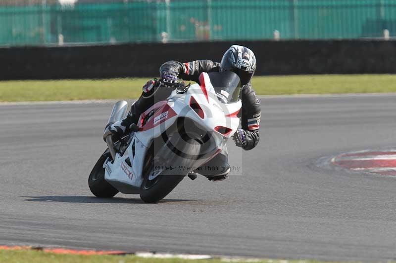 Motorcycle action photographs;Trackday digital images;event digital images;eventdigitalimages;no limits trackday;peter wileman photography;snetterton;snetterton circuit norfolk;snetterton photographs;trackday;trackday photos