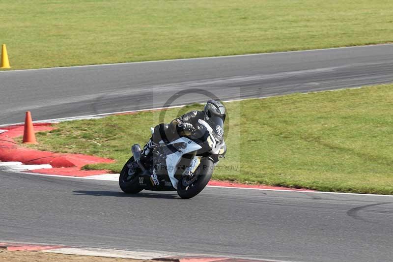 Motorcycle action photographs;Trackday digital images;event digital images;eventdigitalimages;no limits trackday;peter wileman photography;snetterton;snetterton circuit norfolk;snetterton photographs;trackday;trackday photos