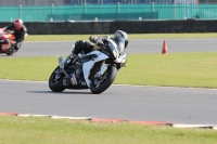 Motorcycle-action-photographs;Trackday-digital-images;event-digital-images;eventdigitalimages;no-limits-trackday;peter-wileman-photography;snetterton;snetterton-circuit-norfolk;snetterton-photographs;trackday;trackday-photos