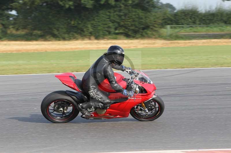 Motorcycle action photographs;Trackday digital images;event digital images;eventdigitalimages;no limits trackday;peter wileman photography;snetterton;snetterton circuit norfolk;snetterton photographs;trackday;trackday photos