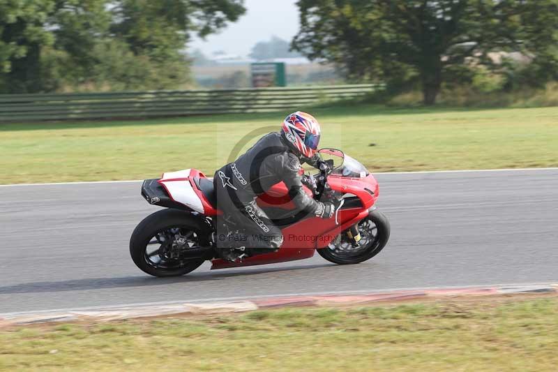Motorcycle action photographs;Trackday digital images;event digital images;eventdigitalimages;no limits trackday;peter wileman photography;snetterton;snetterton circuit norfolk;snetterton photographs;trackday;trackday photos