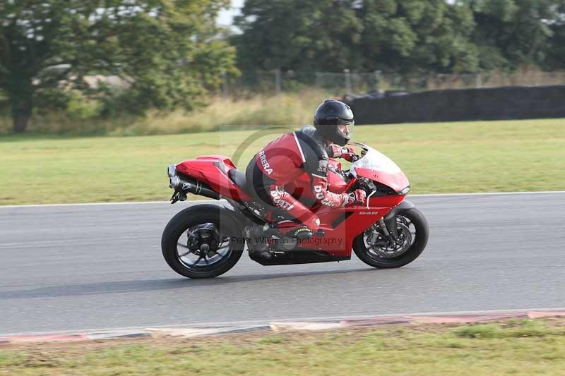 Motorcycle action photographs;Trackday digital images;event digital images;eventdigitalimages;no limits trackday;peter wileman photography;snetterton;snetterton circuit norfolk;snetterton photographs;trackday;trackday photos