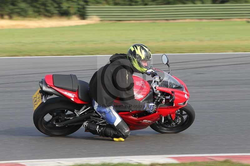 Motorcycle action photographs;Trackday digital images;event digital images;eventdigitalimages;no limits trackday;peter wileman photography;snetterton;snetterton circuit norfolk;snetterton photographs;trackday;trackday photos