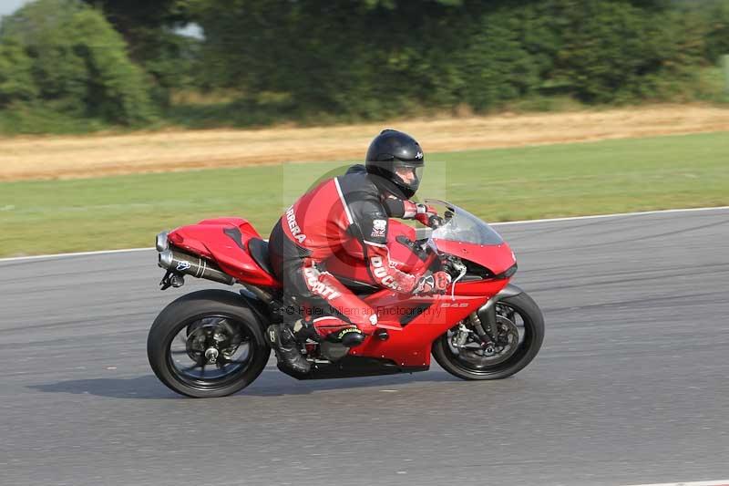 Motorcycle action photographs;Trackday digital images;event digital images;eventdigitalimages;no limits trackday;peter wileman photography;snetterton;snetterton circuit norfolk;snetterton photographs;trackday;trackday photos
