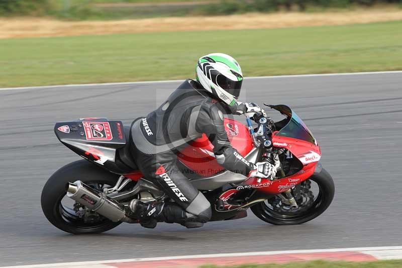 Motorcycle action photographs;Trackday digital images;event digital images;eventdigitalimages;no limits trackday;peter wileman photography;snetterton;snetterton circuit norfolk;snetterton photographs;trackday;trackday photos