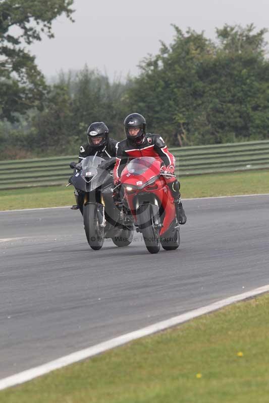 Motorcycle action photographs;Trackday digital images;event digital images;eventdigitalimages;no limits trackday;peter wileman photography;snetterton;snetterton circuit norfolk;snetterton photographs;trackday;trackday photos