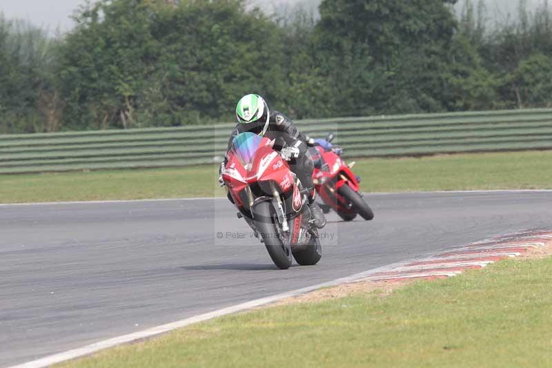 Motorcycle action photographs;Trackday digital images;event digital images;eventdigitalimages;no limits trackday;peter wileman photography;snetterton;snetterton circuit norfolk;snetterton photographs;trackday;trackday photos