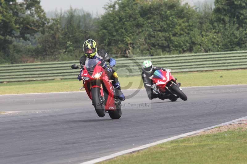 Motorcycle action photographs;Trackday digital images;event digital images;eventdigitalimages;no limits trackday;peter wileman photography;snetterton;snetterton circuit norfolk;snetterton photographs;trackday;trackday photos