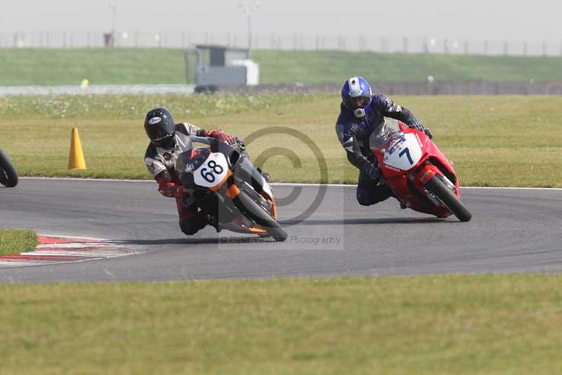 Motorcycle action photographs;Trackday digital images;event digital images;eventdigitalimages;no limits trackday;peter wileman photography;snetterton;snetterton circuit norfolk;snetterton photographs;trackday;trackday photos