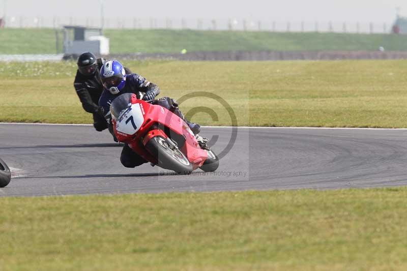 Motorcycle action photographs;Trackday digital images;event digital images;eventdigitalimages;no limits trackday;peter wileman photography;snetterton;snetterton circuit norfolk;snetterton photographs;trackday;trackday photos