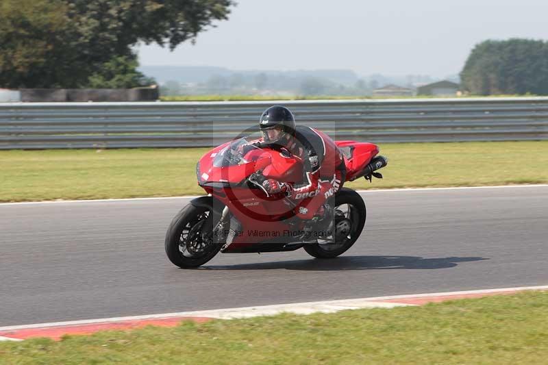 Motorcycle action photographs;Trackday digital images;event digital images;eventdigitalimages;no limits trackday;peter wileman photography;snetterton;snetterton circuit norfolk;snetterton photographs;trackday;trackday photos