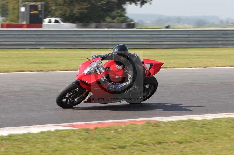Motorcycle action photographs;Trackday digital images;event digital images;eventdigitalimages;no limits trackday;peter wileman photography;snetterton;snetterton circuit norfolk;snetterton photographs;trackday;trackday photos