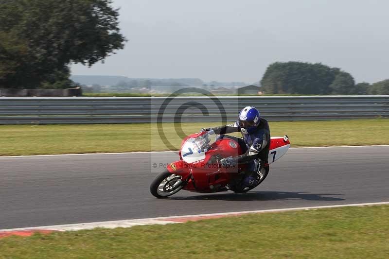 Motorcycle action photographs;Trackday digital images;event digital images;eventdigitalimages;no limits trackday;peter wileman photography;snetterton;snetterton circuit norfolk;snetterton photographs;trackday;trackday photos