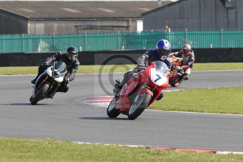 Motorcycle action photographs;Trackday digital images;event digital images;eventdigitalimages;no limits trackday;peter wileman photography;snetterton;snetterton circuit norfolk;snetterton photographs;trackday;trackday photos