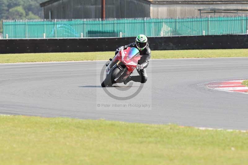 Motorcycle action photographs;Trackday digital images;event digital images;eventdigitalimages;no limits trackday;peter wileman photography;snetterton;snetterton circuit norfolk;snetterton photographs;trackday;trackday photos