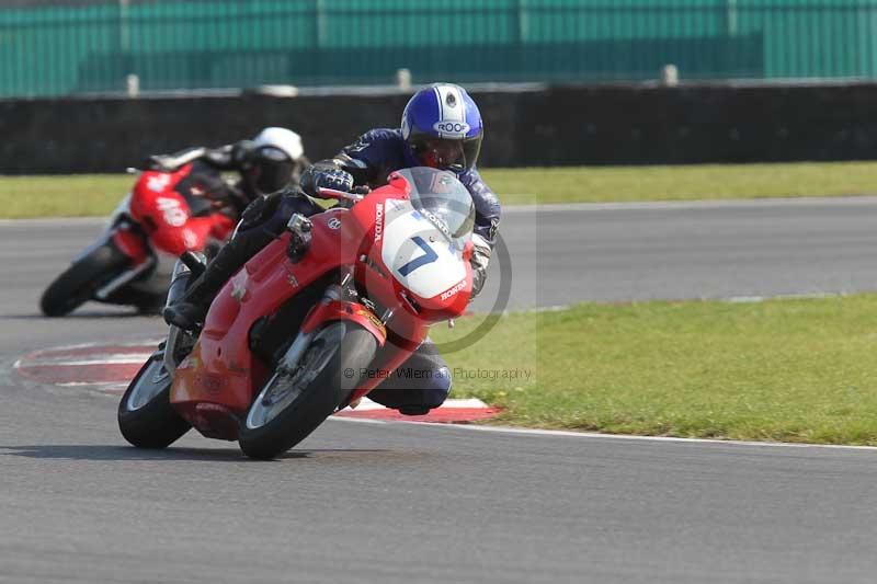 Motorcycle action photographs;Trackday digital images;event digital images;eventdigitalimages;no limits trackday;peter wileman photography;snetterton;snetterton circuit norfolk;snetterton photographs;trackday;trackday photos
