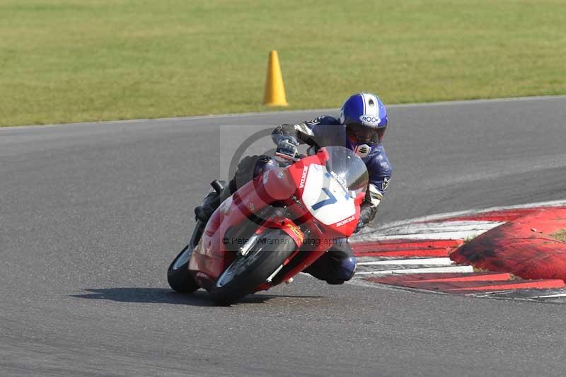 Motorcycle action photographs;Trackday digital images;event digital images;eventdigitalimages;no limits trackday;peter wileman photography;snetterton;snetterton circuit norfolk;snetterton photographs;trackday;trackday photos