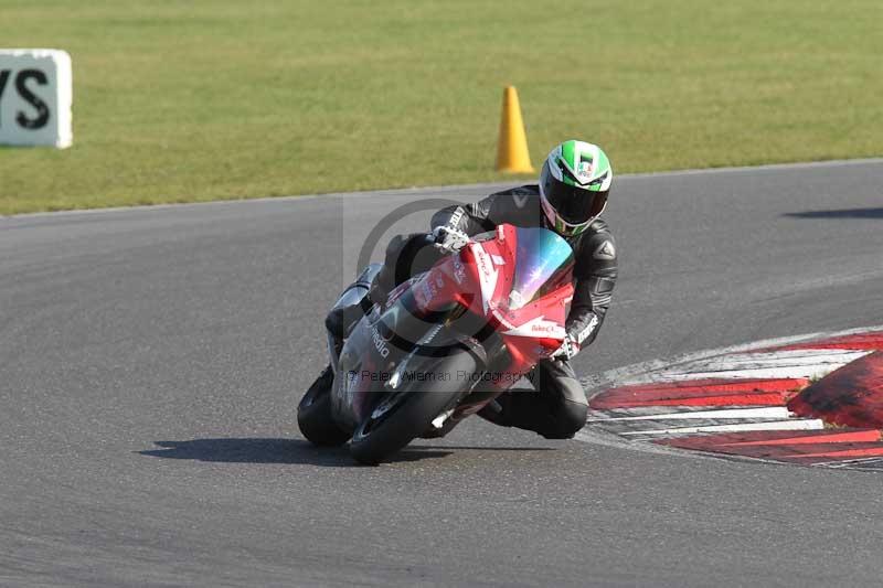 Motorcycle action photographs;Trackday digital images;event digital images;eventdigitalimages;no limits trackday;peter wileman photography;snetterton;snetterton circuit norfolk;snetterton photographs;trackday;trackday photos