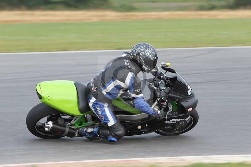 Motorcycle action photographs;Trackday digital images;event digital images;eventdigitalimages;no limits trackday;peter wileman photography;snetterton;snetterton circuit norfolk;snetterton photographs;trackday;trackday photos