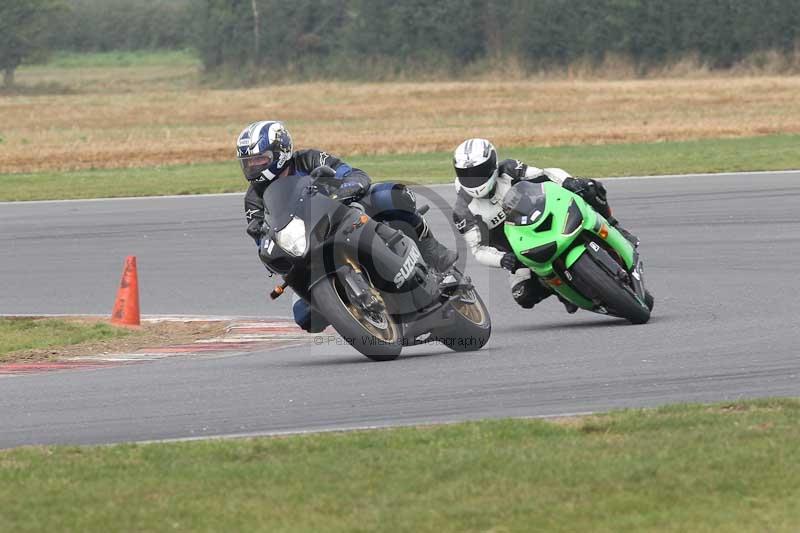 Motorcycle action photographs;Trackday digital images;event digital images;eventdigitalimages;no limits trackday;peter wileman photography;snetterton;snetterton circuit norfolk;snetterton photographs;trackday;trackday photos