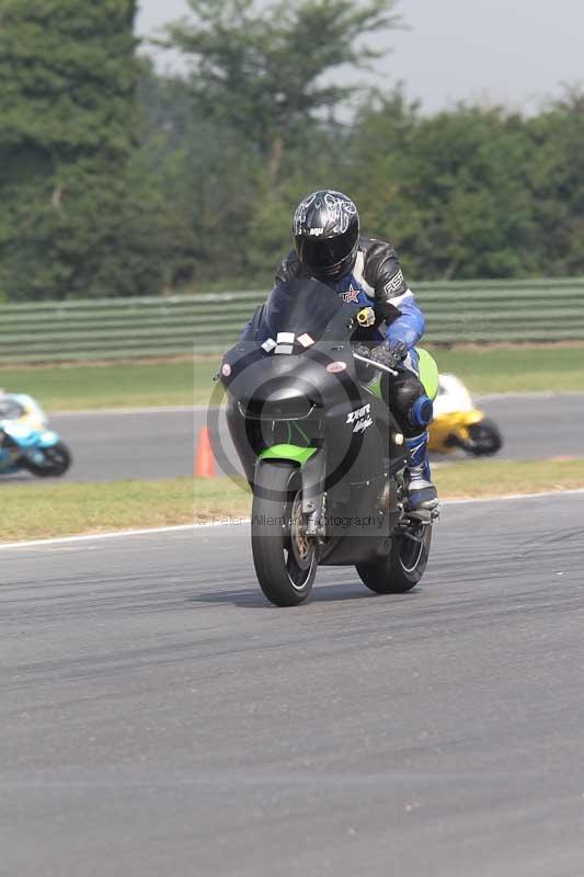 Motorcycle action photographs;Trackday digital images;event digital images;eventdigitalimages;no limits trackday;peter wileman photography;snetterton;snetterton circuit norfolk;snetterton photographs;trackday;trackday photos