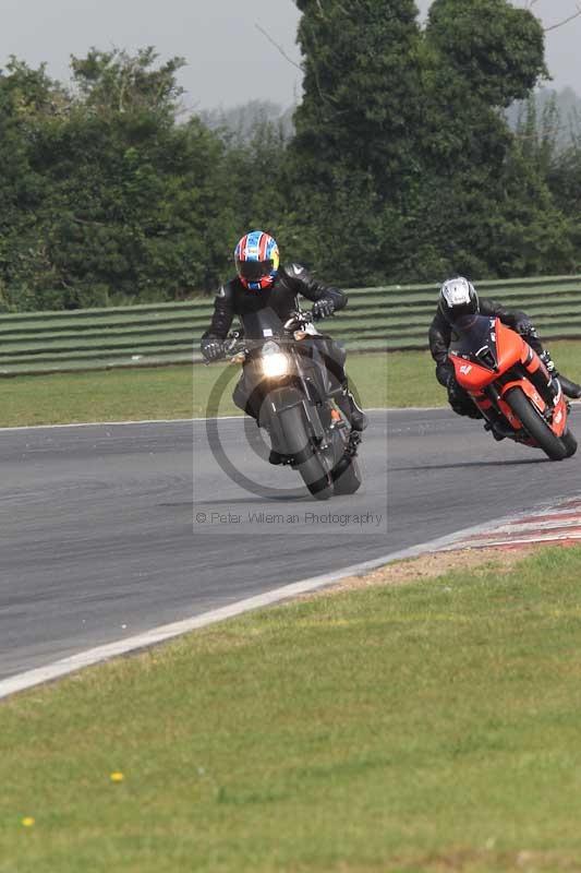 Motorcycle action photographs;Trackday digital images;event digital images;eventdigitalimages;no limits trackday;peter wileman photography;snetterton;snetterton circuit norfolk;snetterton photographs;trackday;trackday photos