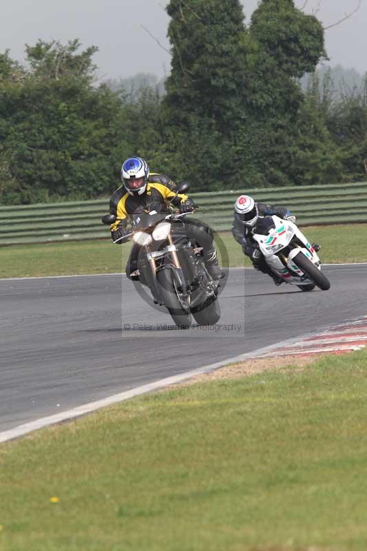 Motorcycle action photographs;Trackday digital images;event digital images;eventdigitalimages;no limits trackday;peter wileman photography;snetterton;snetterton circuit norfolk;snetterton photographs;trackday;trackday photos