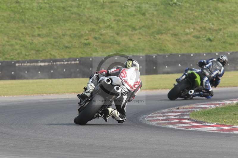Motorcycle action photographs;Trackday digital images;event digital images;eventdigitalimages;no limits trackday;peter wileman photography;snetterton;snetterton circuit norfolk;snetterton photographs;trackday;trackday photos