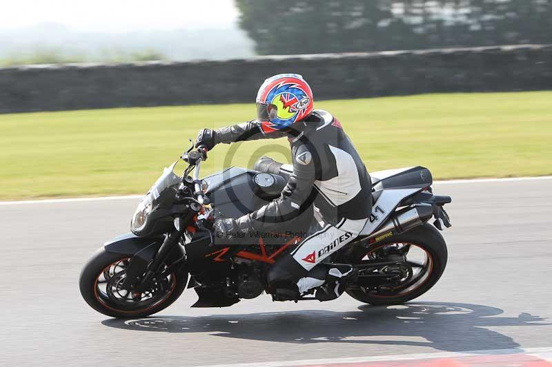Motorcycle action photographs;Trackday digital images;event digital images;eventdigitalimages;no limits trackday;peter wileman photography;snetterton;snetterton circuit norfolk;snetterton photographs;trackday;trackday photos