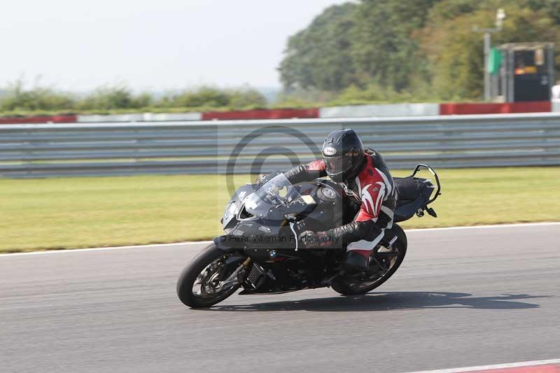 Motorcycle action photographs;Trackday digital images;event digital images;eventdigitalimages;no limits trackday;peter wileman photography;snetterton;snetterton circuit norfolk;snetterton photographs;trackday;trackday photos