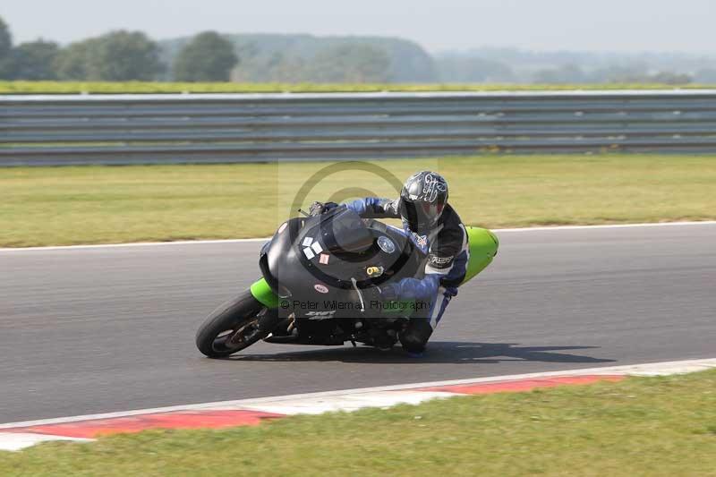 Motorcycle action photographs;Trackday digital images;event digital images;eventdigitalimages;no limits trackday;peter wileman photography;snetterton;snetterton circuit norfolk;snetterton photographs;trackday;trackday photos