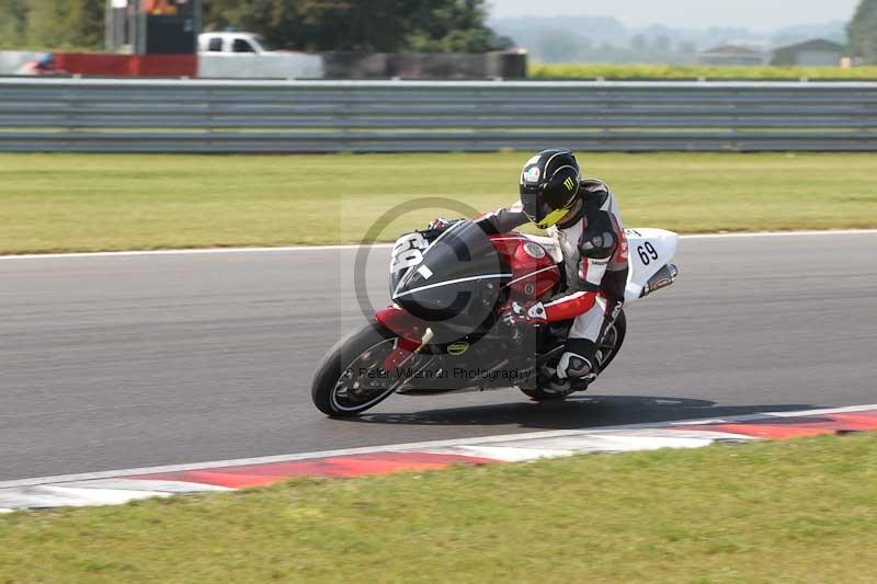 Motorcycle action photographs;Trackday digital images;event digital images;eventdigitalimages;no limits trackday;peter wileman photography;snetterton;snetterton circuit norfolk;snetterton photographs;trackday;trackday photos