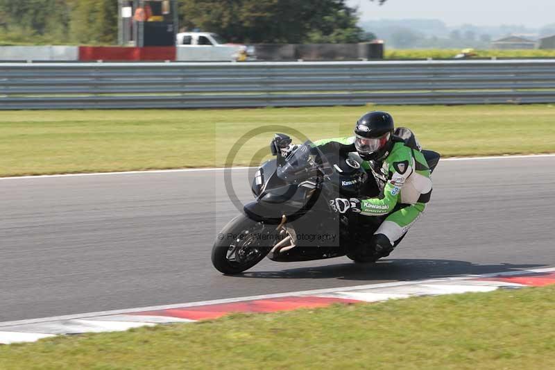 Motorcycle action photographs;Trackday digital images;event digital images;eventdigitalimages;no limits trackday;peter wileman photography;snetterton;snetterton circuit norfolk;snetterton photographs;trackday;trackday photos
