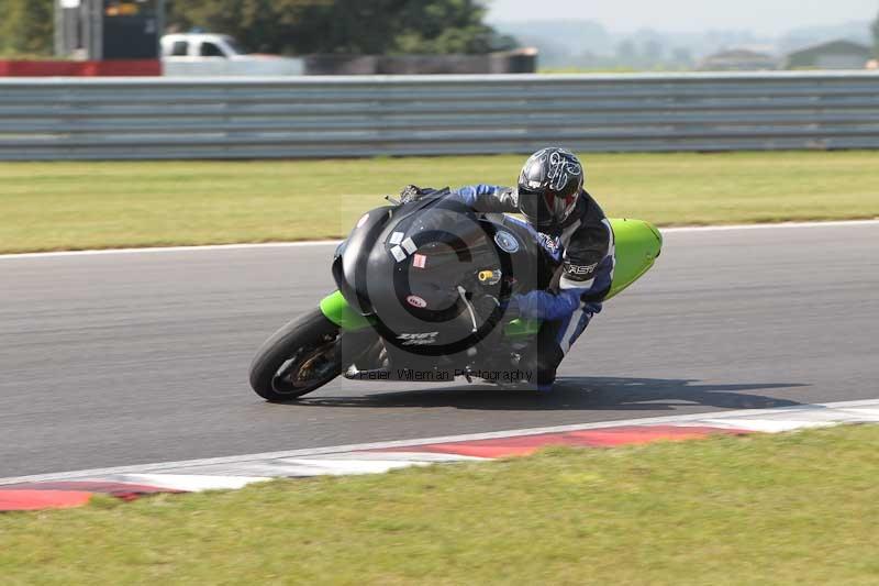 Motorcycle action photographs;Trackday digital images;event digital images;eventdigitalimages;no limits trackday;peter wileman photography;snetterton;snetterton circuit norfolk;snetterton photographs;trackday;trackday photos
