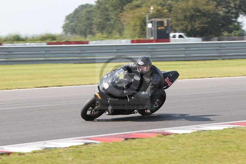 Motorcycle action photographs;Trackday digital images;event digital images;eventdigitalimages;no limits trackday;peter wileman photography;snetterton;snetterton circuit norfolk;snetterton photographs;trackday;trackday photos