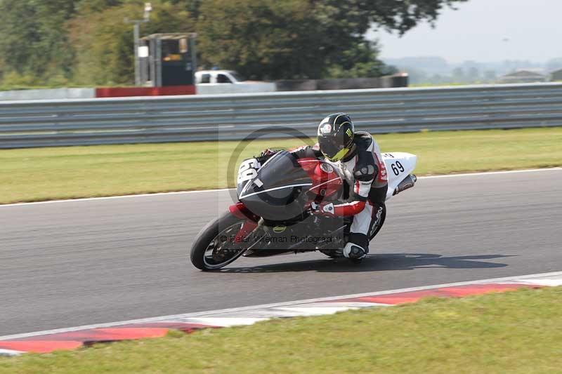 Motorcycle action photographs;Trackday digital images;event digital images;eventdigitalimages;no limits trackday;peter wileman photography;snetterton;snetterton circuit norfolk;snetterton photographs;trackday;trackday photos