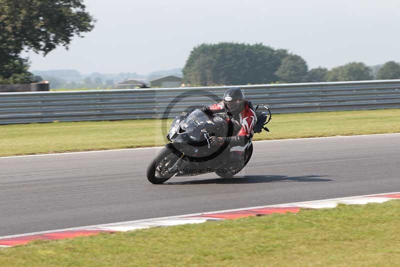 Motorcycle action photographs;Trackday digital images;event digital images;eventdigitalimages;no limits trackday;peter wileman photography;snetterton;snetterton circuit norfolk;snetterton photographs;trackday;trackday photos