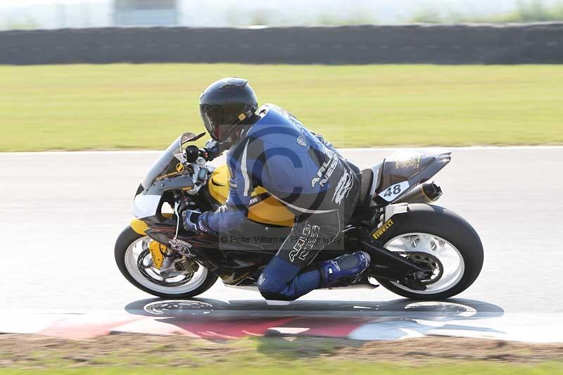 Motorcycle action photographs;Trackday digital images;event digital images;eventdigitalimages;no limits trackday;peter wileman photography;snetterton;snetterton circuit norfolk;snetterton photographs;trackday;trackday photos