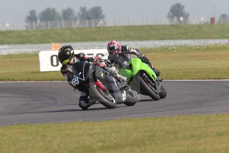 Motorcycle action photographs;Trackday digital images;event digital images;eventdigitalimages;no limits trackday;peter wileman photography;snetterton;snetterton circuit norfolk;snetterton photographs;trackday;trackday photos